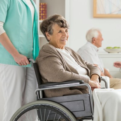 Idősek otthona adatbázis